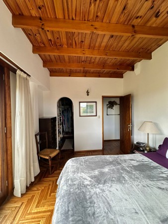 CHALET 5 AMBIENTES DE CATEGORIA CON PARQUE Y PILETA BARRIO LA FLORIDA