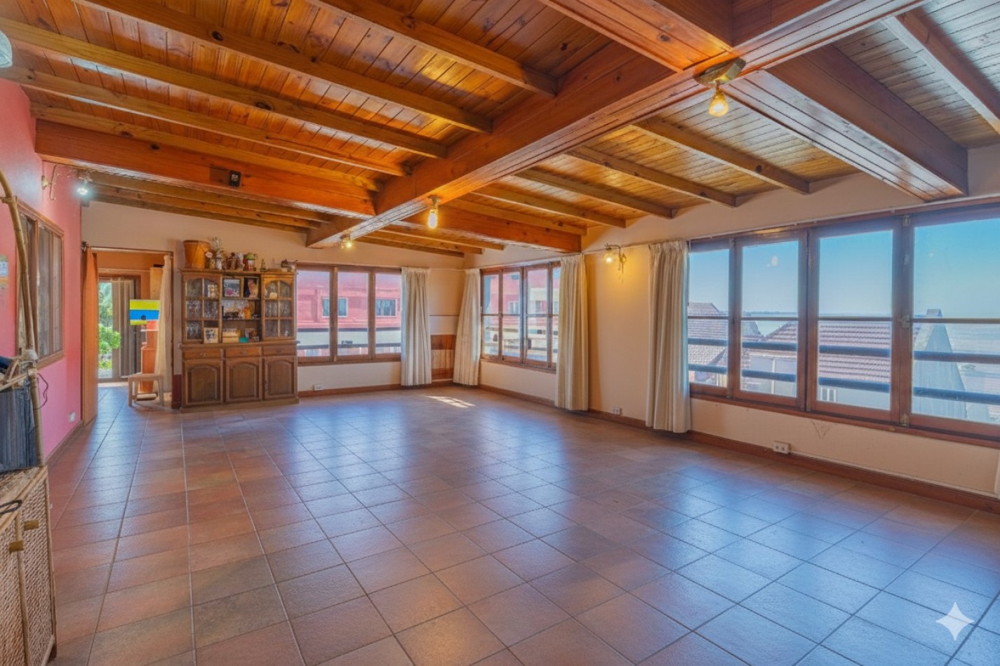 VENTA EDIFICIO EN COMPLEJO ZONA LA PERLA