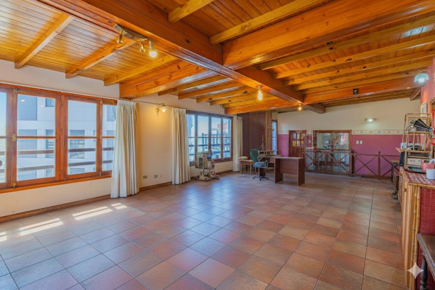 VENTA EDIFICIO EN COMPLEJO ZONA LA PERLA