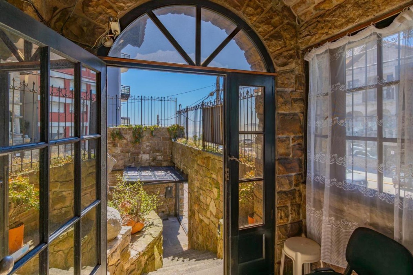 VENTA EDIFICIO EN COMPLEJO ZONA LA PERLA