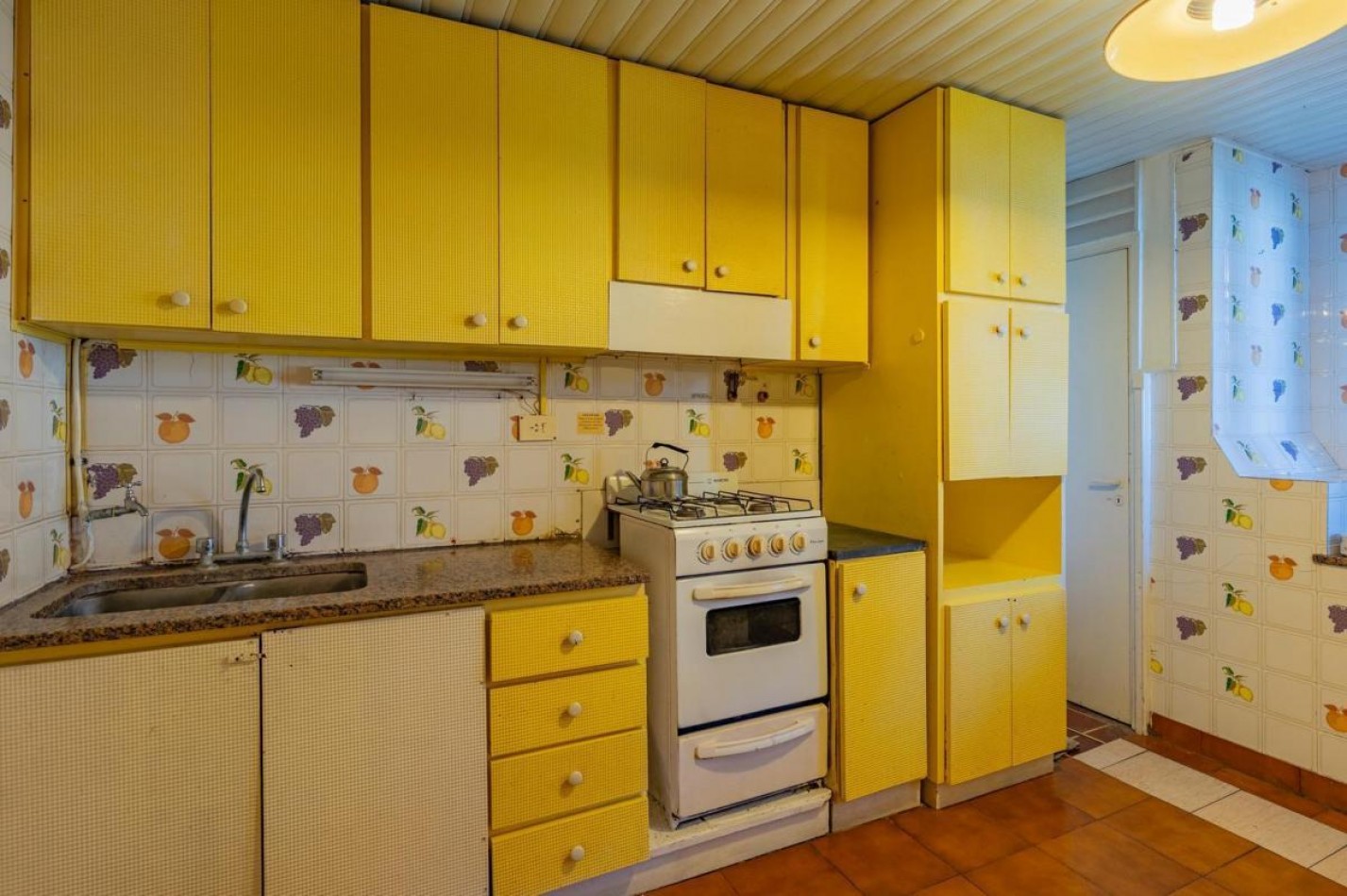 VENTA EDIFICIO EN COMPLEJO ZONA LA PERLA