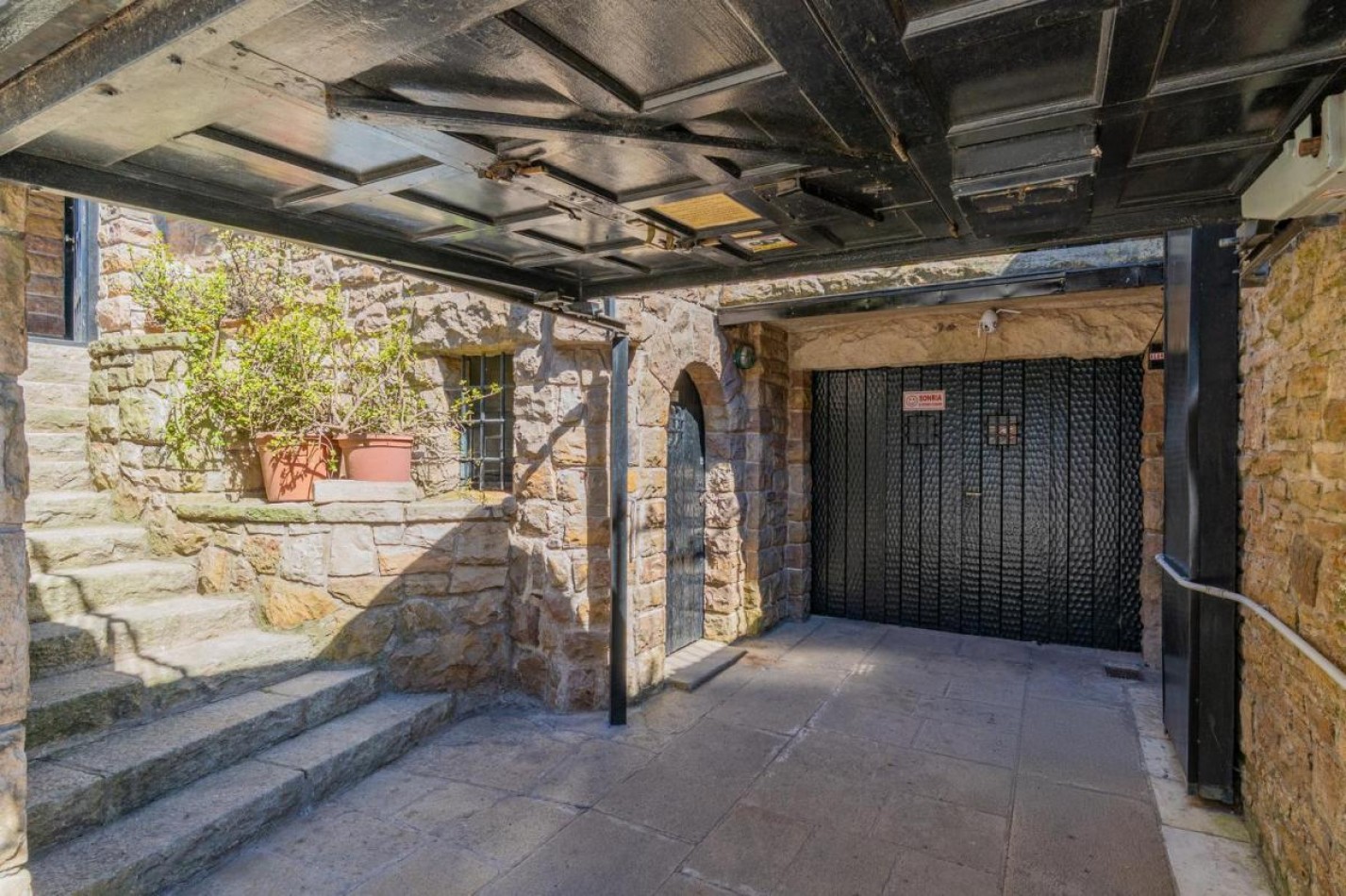 VENTA EDIFICIO EN COMPLEJO ZONA LA PERLA