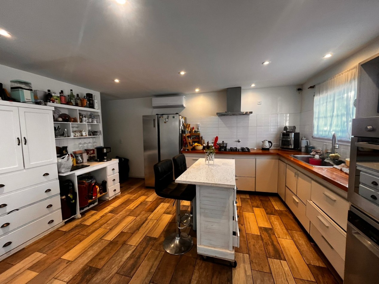 VENTA CASA 4 AMBIENTES + DEPARTAMENTO