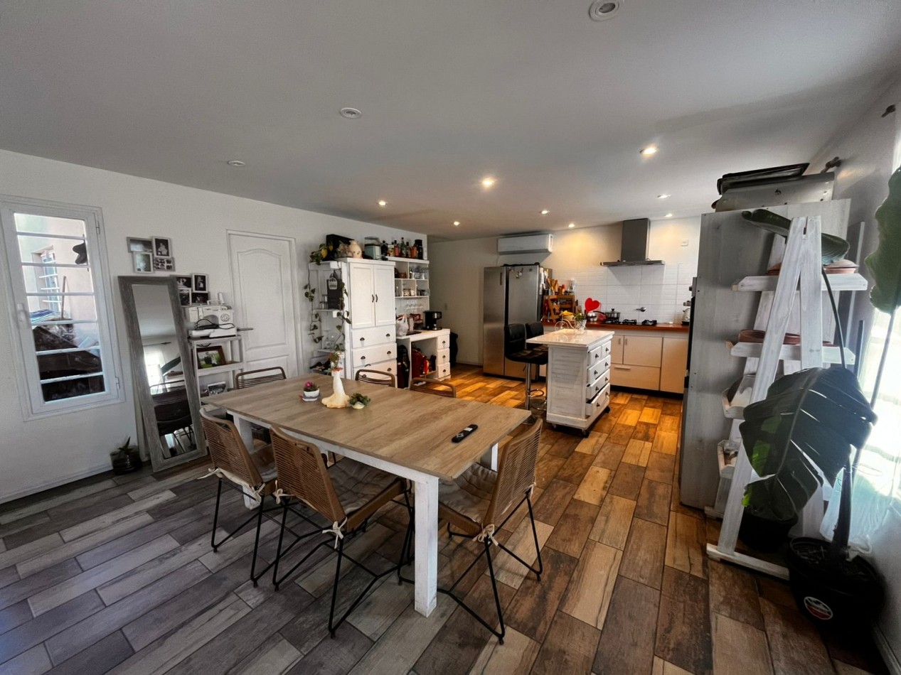 VENTA CASA 4 AMBIENTES + DEPARTAMENTO