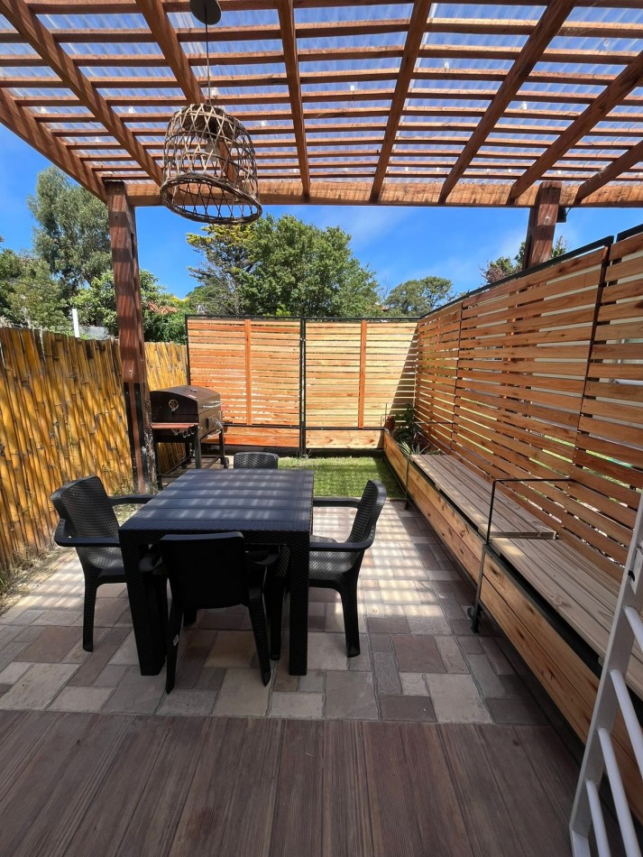 VENTA CASA 4 AMBIENTES + DEPARTAMENTO