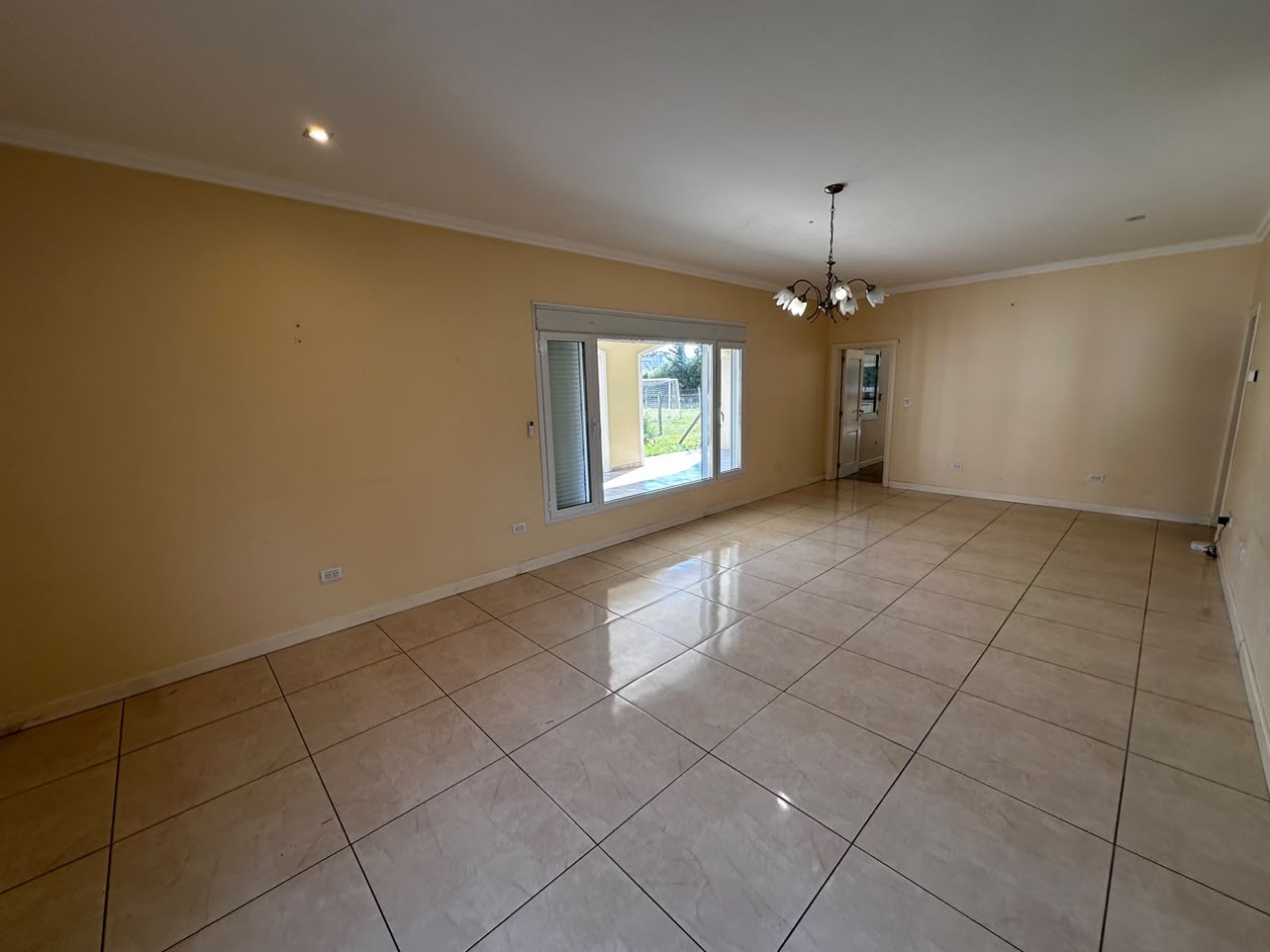 VENTA CASA 6 AMBIENTES EN ARENAS DEL SUR