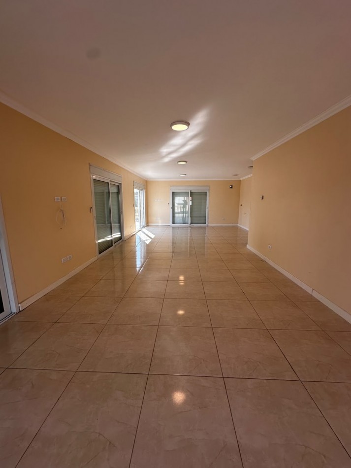 VENTA CASA 6 AMBIENTES EN ARENAS DEL SUR