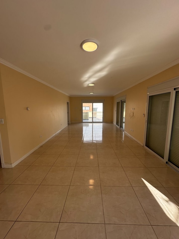 VENTA CASA 6 AMBIENTES EN ARENAS DEL SUR