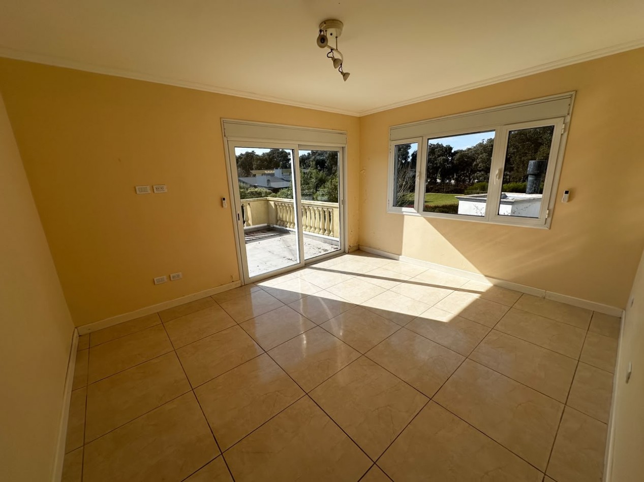 VENTA CASA 6 AMBIENTES EN ARENAS DEL SUR