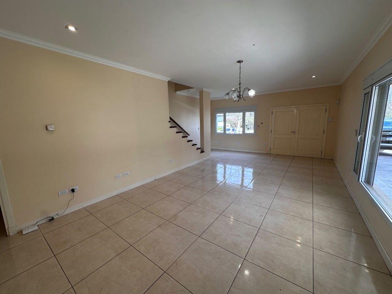 VENTA CASA 6 AMBIENTES EN ARENAS DEL SUR