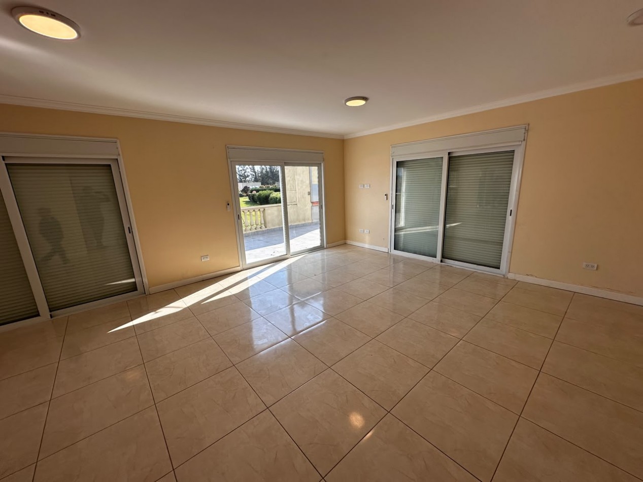 VENTA CASA 6 AMBIENTES EN ARENAS DEL SUR