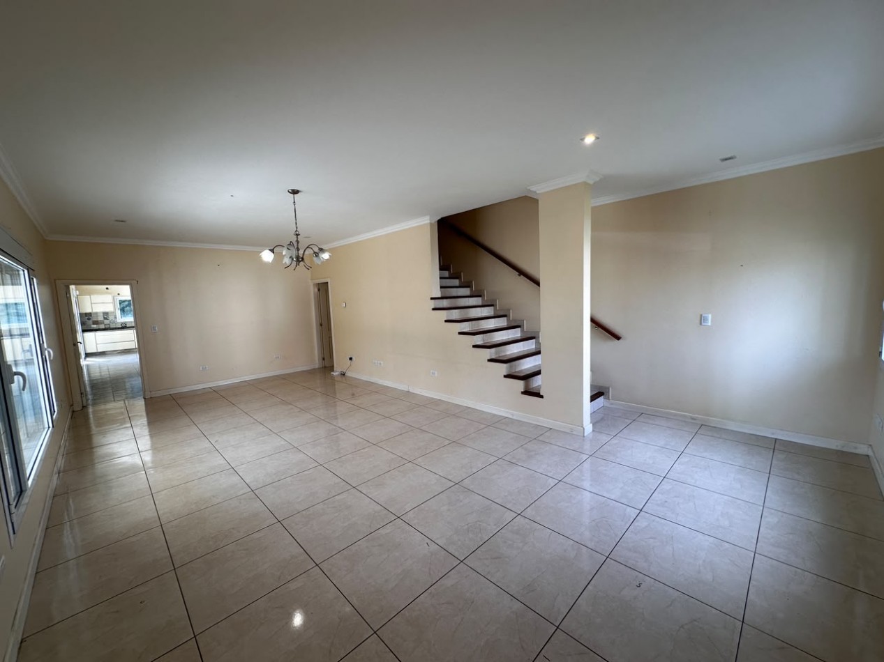 VENTA CASA 6 AMBIENTES EN ARENAS DEL SUR