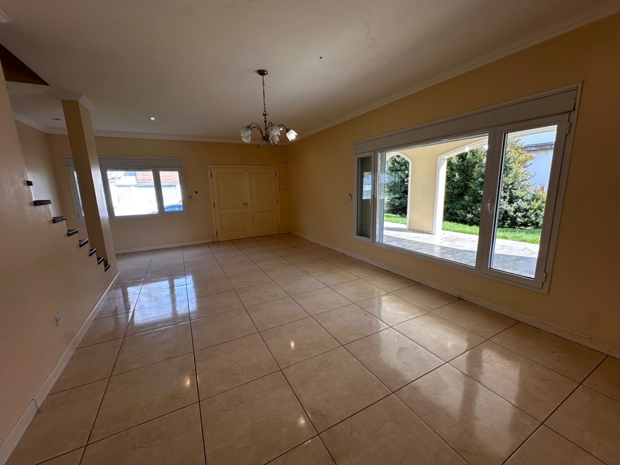 VENTA CASA 6 AMBIENTES EN ARENAS DEL SUR