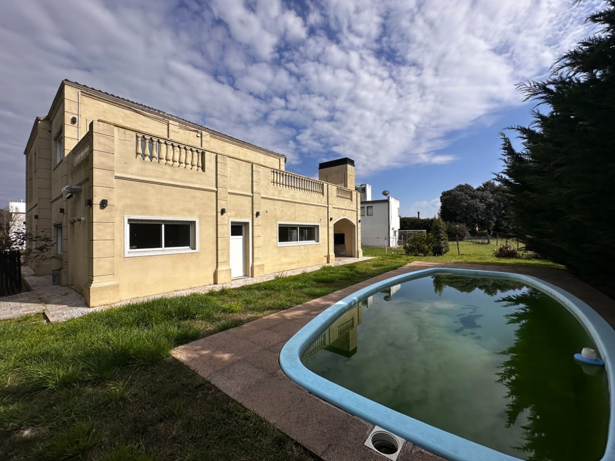 VENTA CASA 6 AMBIENTES EN ARENAS DEL SUR