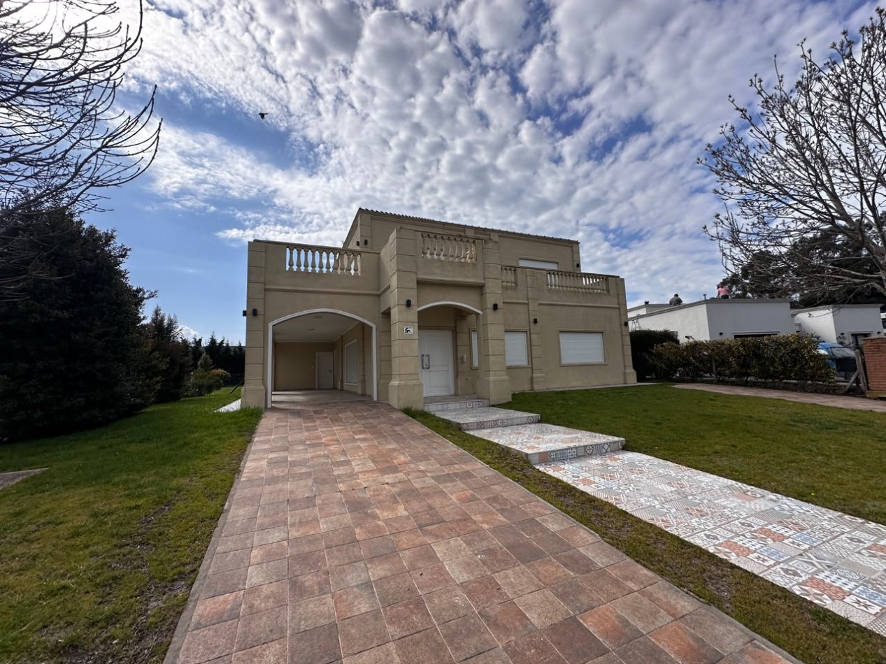 VENTA CASA 6 AMBIENTES EN ARENAS DEL SUR