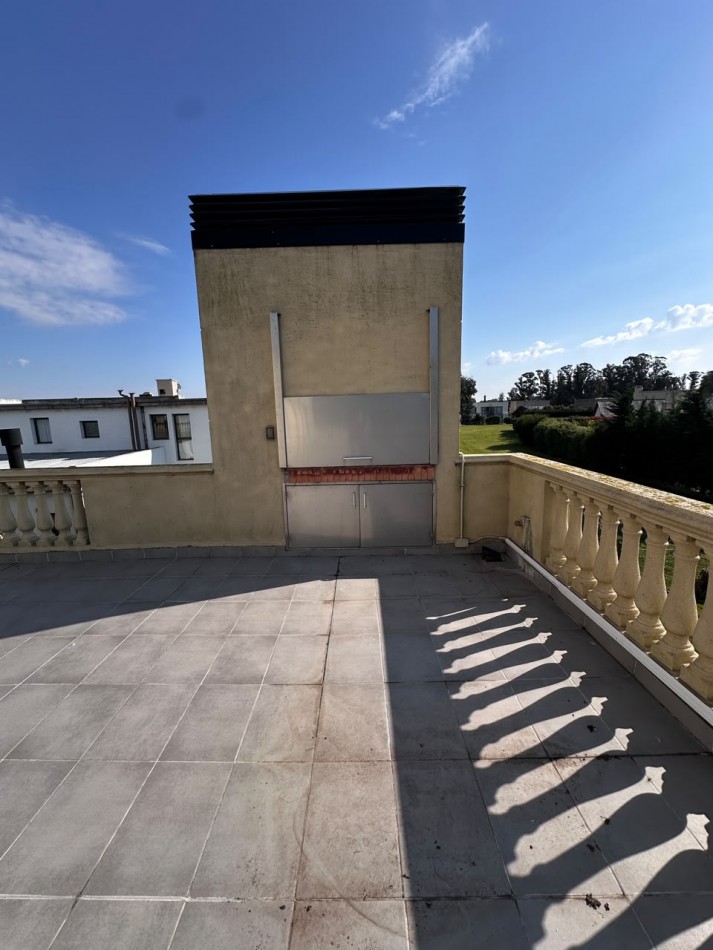 VENTA CASA 6 AMBIENTES EN ARENAS DEL SUR