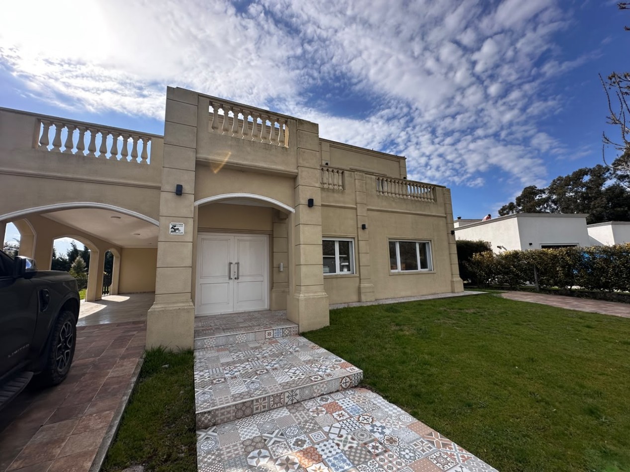 VENTA CASA 6 AMBIENTES EN ARENAS DEL SUR