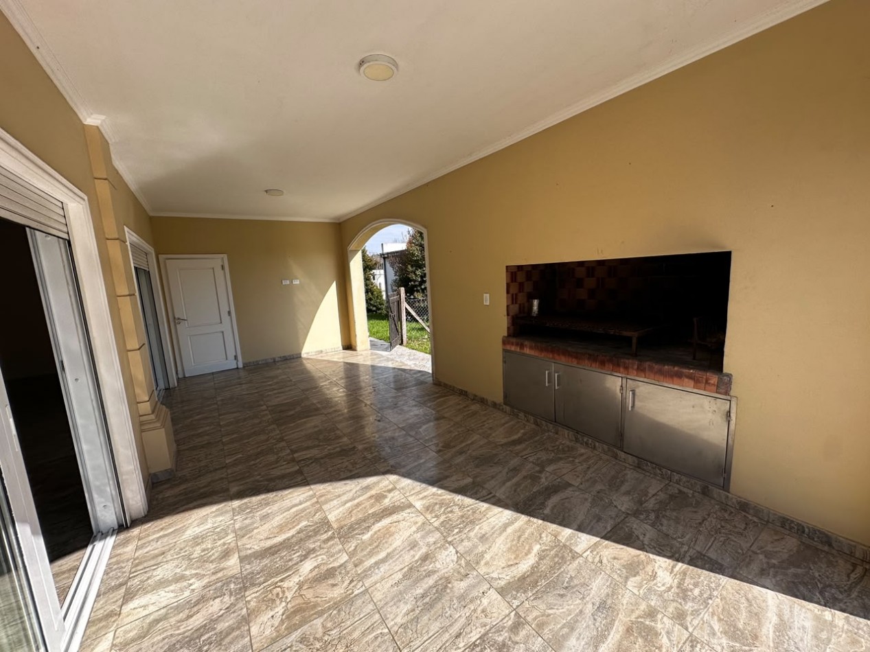 VENTA CASA 6 AMBIENTES EN ARENAS DEL SUR