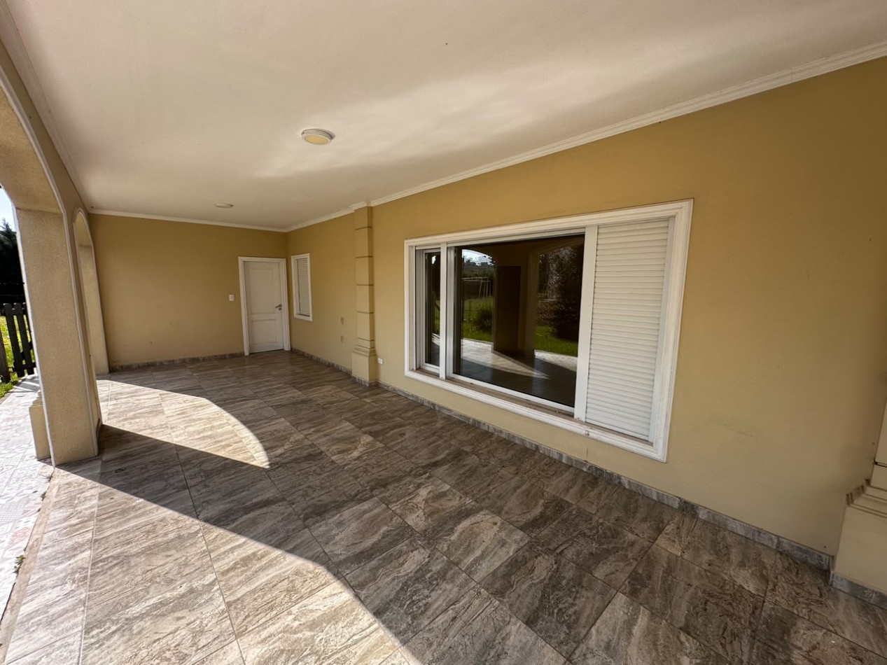 VENTA CASA 6 AMBIENTES EN ARENAS DEL SUR