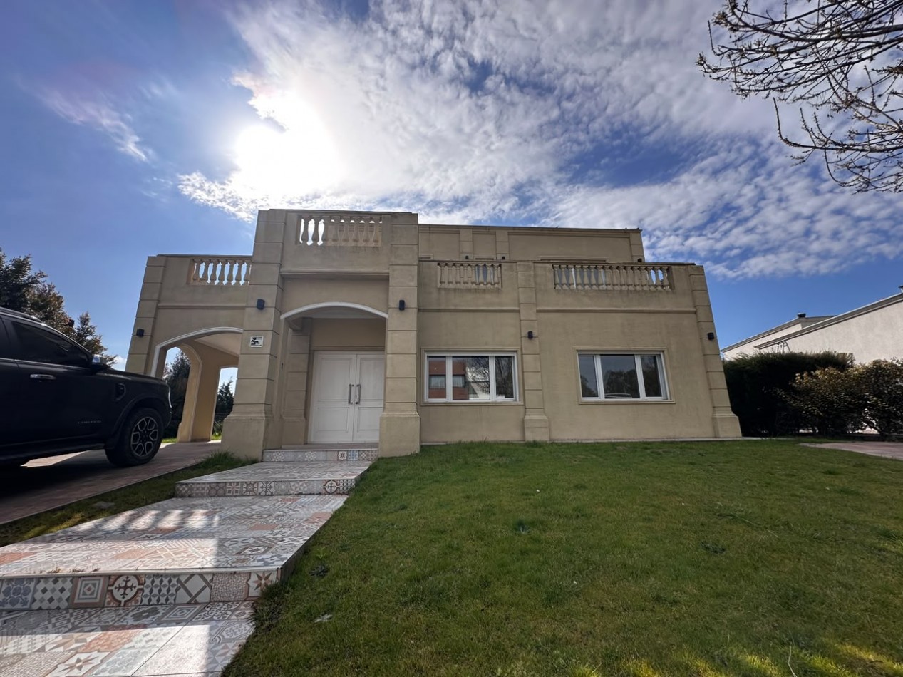 VENTA CASA 6 AMBIENTES EN ARENAS DEL SUR