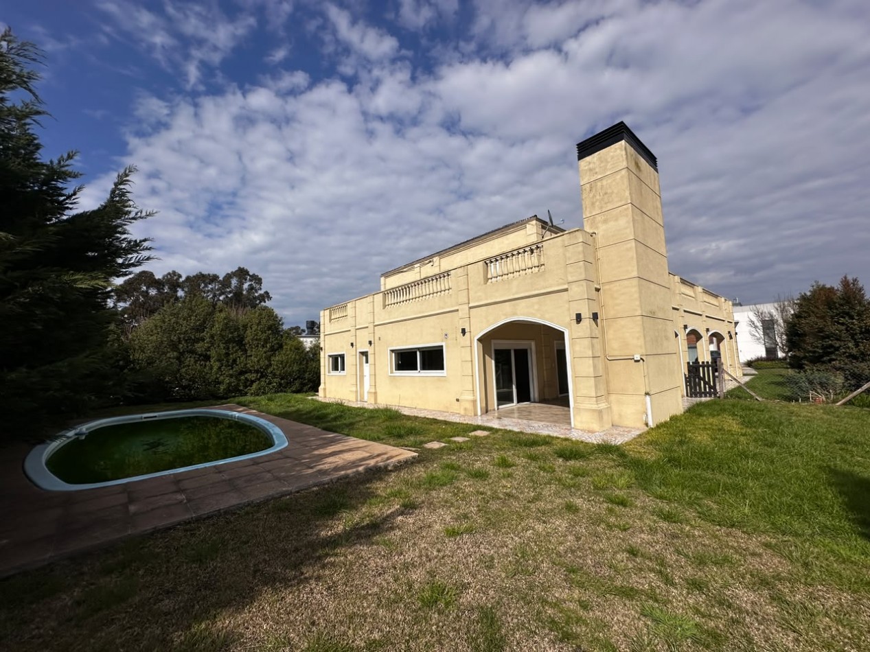 VENTA CASA 6 AMBIENTES EN ARENAS DEL SUR