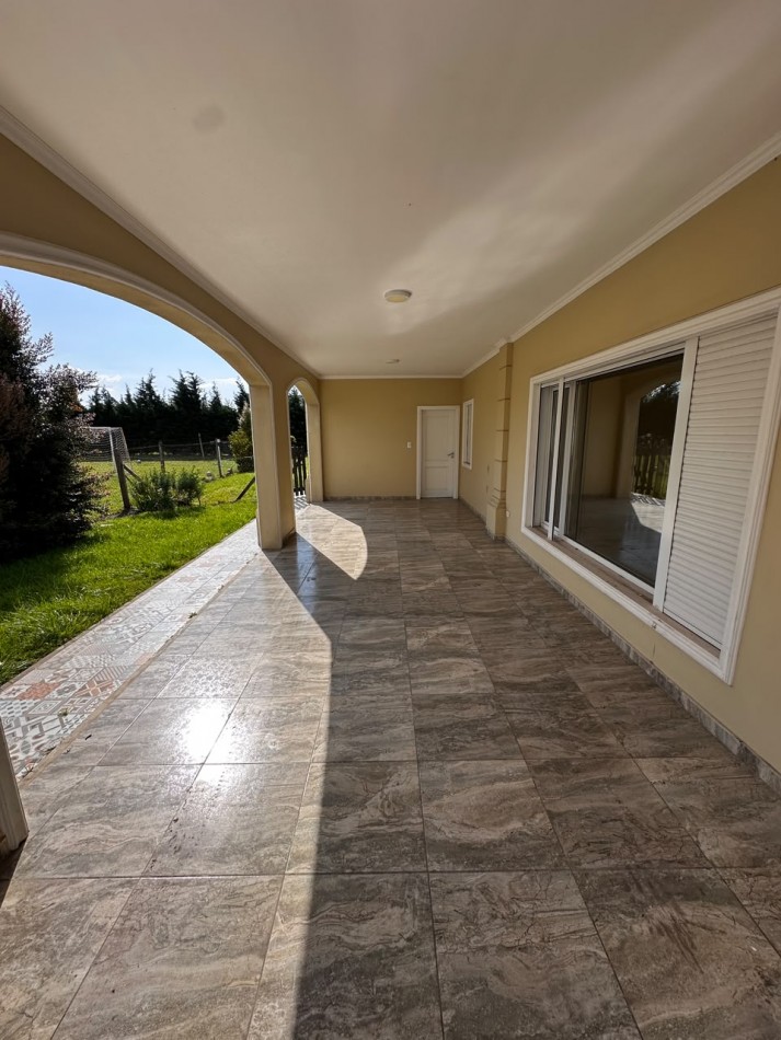 VENTA CASA 6 AMBIENTES EN ARENAS DEL SUR