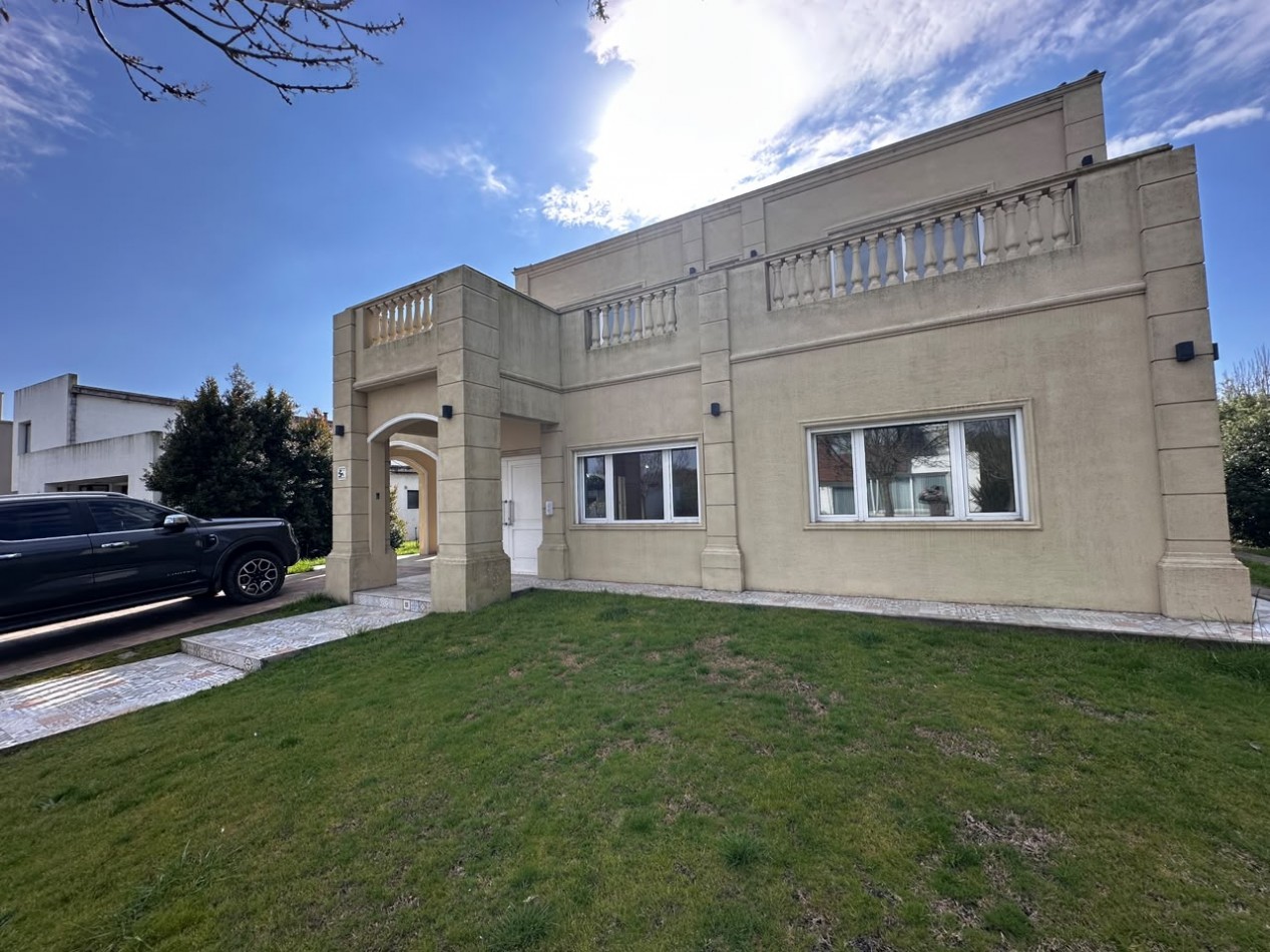 VENTA CASA 6 AMBIENTES EN ARENAS DEL SUR