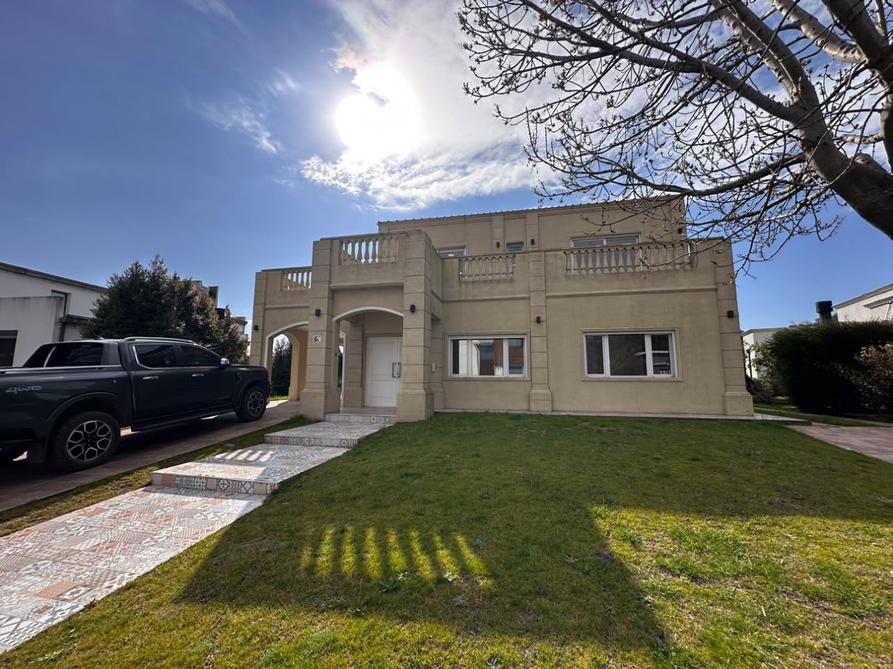VENTA CASA 6 AMBIENTES EN ARENAS DEL SUR