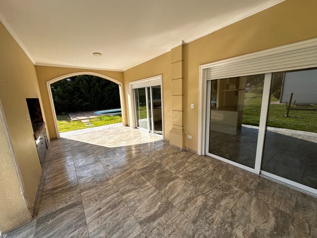 VENTA CASA 6 AMBIENTES EN ARENAS DEL SUR