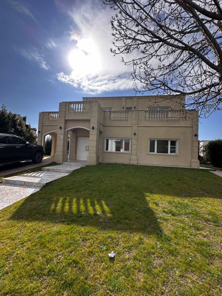 VENTA CASA 6 AMBIENTES EN ARENAS DEL SUR