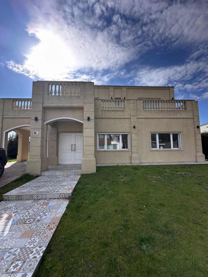 VENTA CASA 6 AMBIENTES EN ARENAS DEL SUR