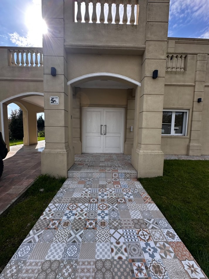 VENTA CASA 6 AMBIENTES EN ARENAS DEL SUR